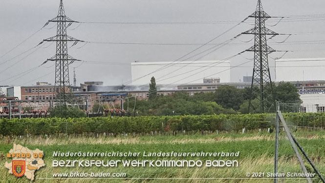 20210922 Weitere Nachlscharbeiten beim Grobrand im Gewerbepark Traiskirchen