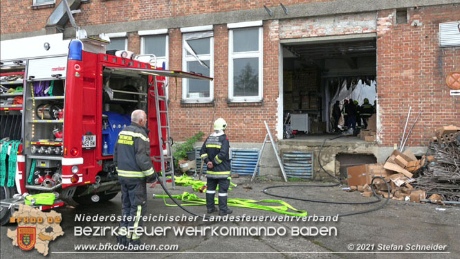 20210922 Weitere Nachlscharbeiten beim Grobrand im Gewerbepark Traiskirchen