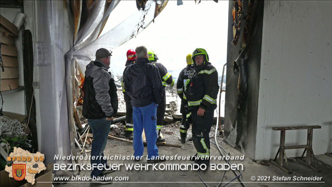 20210922 Weitere Nachlscharbeiten beim Grobrand im Gewerbepark Traiskirchen