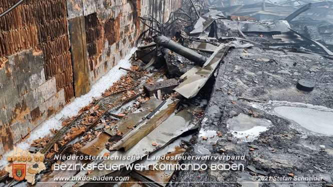 20210922 Weitere Nachlscharbeiten beim Grobrand im Gewerbepark Traiskirchen