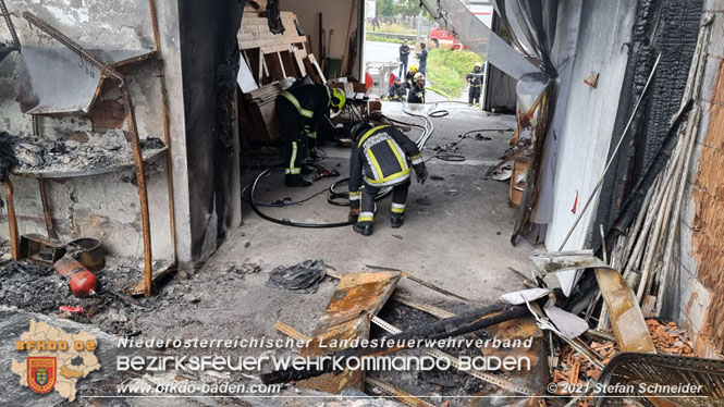 20210922 Weitere Nachlscharbeiten beim Grobrand im Gewerbepark Traiskirchen