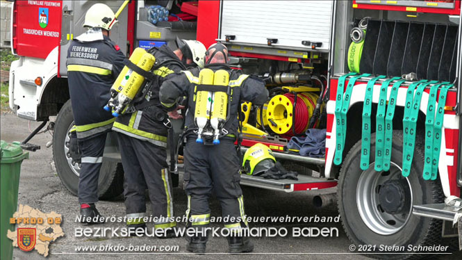 20210922 Weitere Nachlscharbeiten beim Grobrand im Gewerbepark Traiskirchen