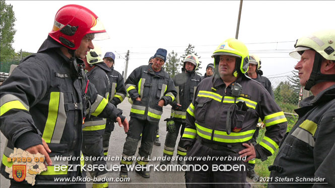 20210922 Weitere Nachlscharbeiten beim Grobrand im Gewerbepark Traiskirchen