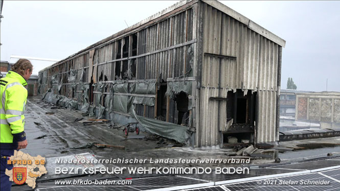 20210922 Weitere Nachlöscharbeiten beim Großbrand im Gewerbepark Traiskirchen 20210922 Weitere Nachlöscharbeiten beim Großbrand im Gewerbepark Traiskirchen