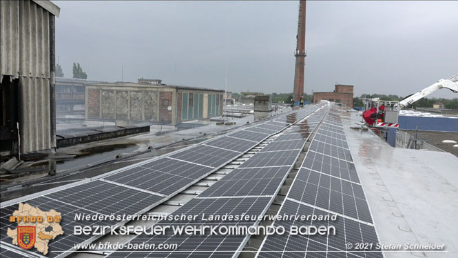 20210922 Weitere Nachlöscharbeiten beim Großbrand im Gewerbepark Traiskirchen 20210922 Weitere Nachlöscharbeiten beim Großbrand im Gewerbepark Traiskirchen