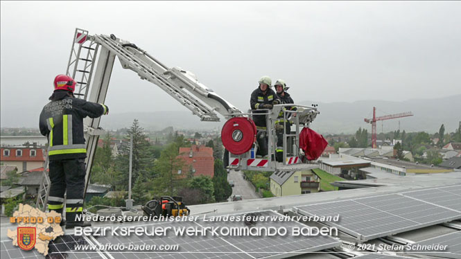 20210922 Weitere Nachlscharbeiten beim Grobrand im Gewerbepark Traiskirchen