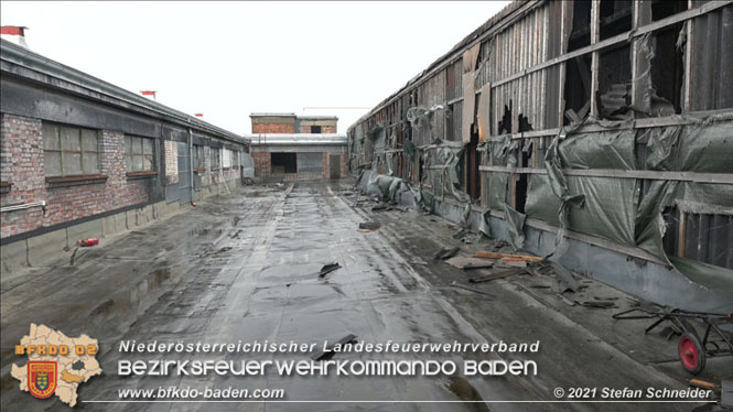 20210922 Weitere Nachlöscharbeiten beim Großbrand im Gewerbepark Traiskirchen 20210922 Weitere Nachlöscharbeiten beim Großbrand im Gewerbepark Traiskirchen