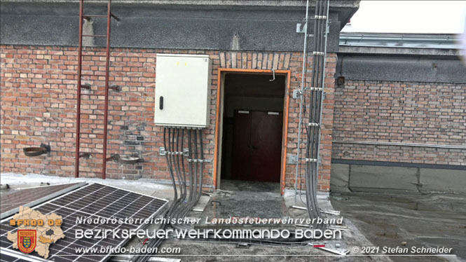 20210922 Weitere Nachlöscharbeiten beim Großbrand im Gewerbepark Traiskirchen 20210922 Weitere Nachlöscharbeiten beim Großbrand im Gewerbepark Traiskirchen