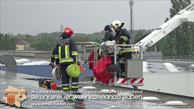 20210922 Weitere Nachlscharbeiten beim Grobrand im Gewerbepark Traiskirchen