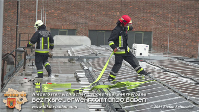 20210922 Weitere Nachlscharbeiten beim Grobrand im Gewerbepark Traiskirchen