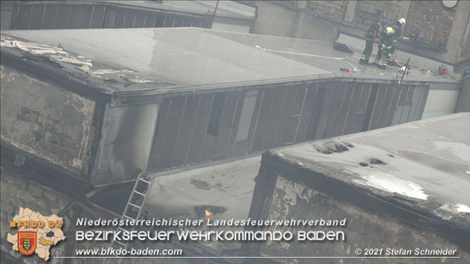 20210922 Weitere Nachlöscharbeiten beim Großbrand im Gewerbepark Traiskirchen 20210922 Weitere Nachlöscharbeiten beim Großbrand im Gewerbepark Traiskirchen