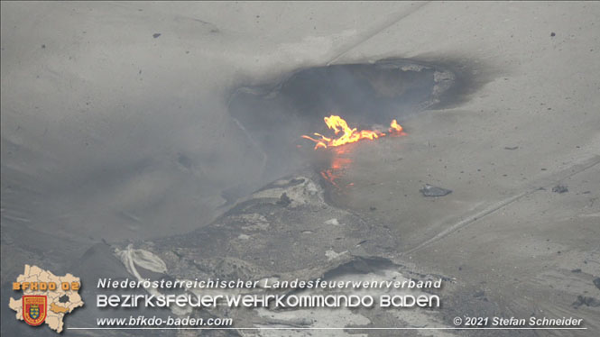 20210922 Weitere Nachlscharbeiten beim Grobrand im Gewerbepark Traiskirchen