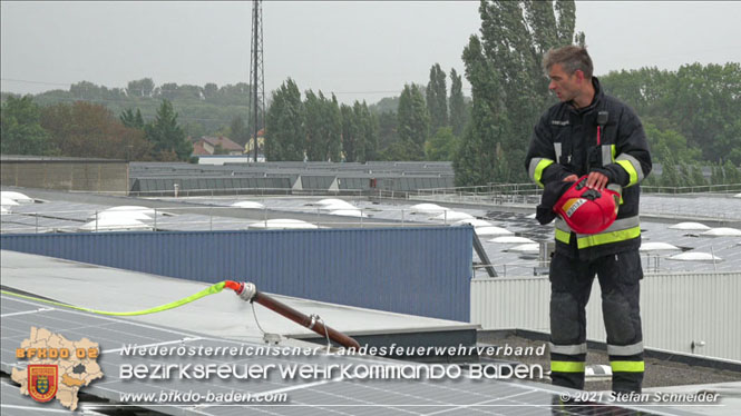 20210922 Weitere Nachlscharbeiten beim Grobrand im Gewerbepark Traiskirchen