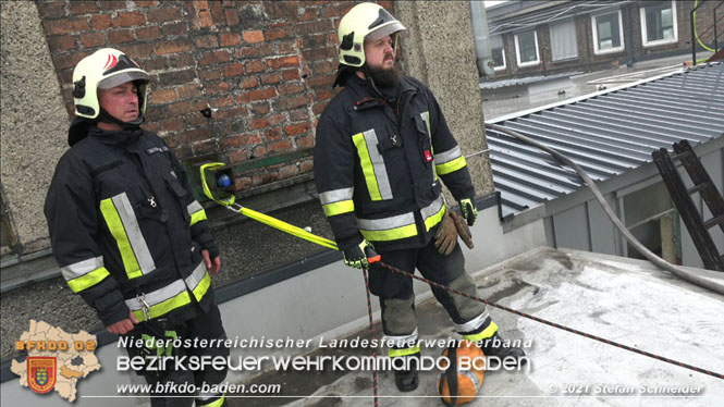 20210922 Weitere Nachlscharbeiten beim Grobrand im Gewerbepark Traiskirchen