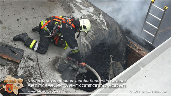 20210922 Weitere Nachlscharbeiten beim Grobrand im Gewerbepark Traiskirchen