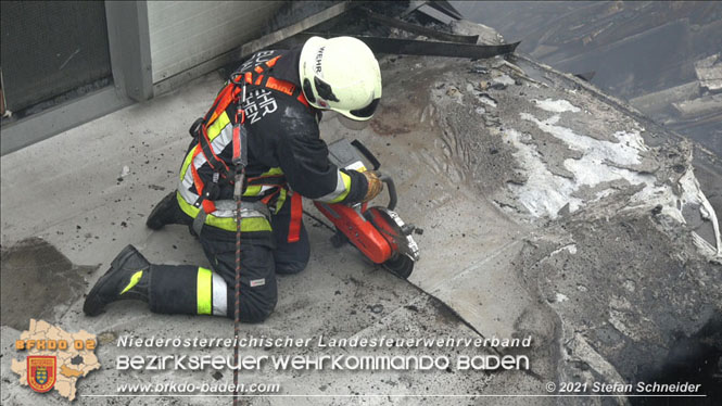 20210922 Weitere Nachlscharbeiten beim Grobrand im Gewerbepark Traiskirchen