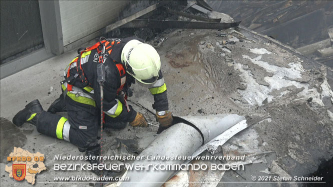 20210922 Weitere Nachlscharbeiten beim Grobrand im Gewerbepark Traiskirchen