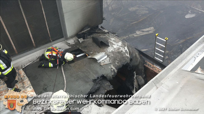 20210922 Weitere Nachlscharbeiten beim Grobrand im Gewerbepark Traiskirchen