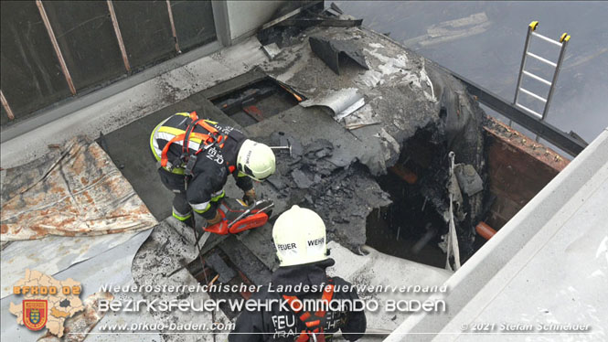 20210922 Weitere Nachlscharbeiten beim Grobrand im Gewerbepark Traiskirchen