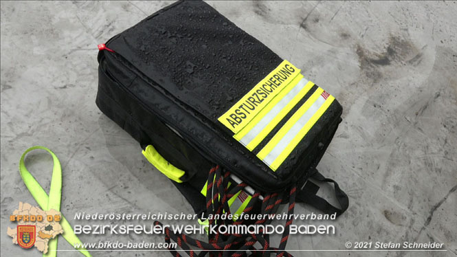 20210922 Weitere Nachlöscharbeiten beim Großbrand im Gewerbepark Traiskirchen 20210922 Weitere Nachlöscharbeiten beim Großbrand im Gewerbepark Traiskirchen