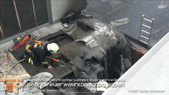 20210922 Weitere Nachlscharbeiten beim Grobrand im Gewerbepark Traiskirchen