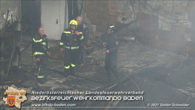 20210922 Weitere Nachlscharbeiten beim Grobrand im Gewerbepark Traiskirchen