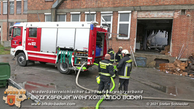 20210922 Weitere Nachlscharbeiten beim Grobrand im Gewerbepark Traiskirchen