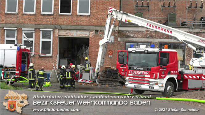 20210922 Weitere Nachlscharbeiten beim Grobrand im Gewerbepark Traiskirchen