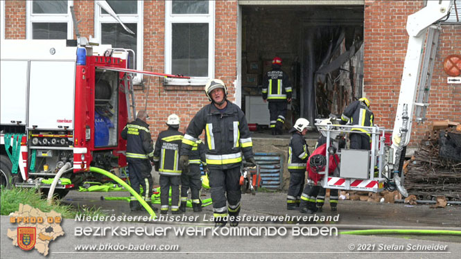 20210922 Weitere Nachlscharbeiten beim Grobrand im Gewerbepark Traiskirchen