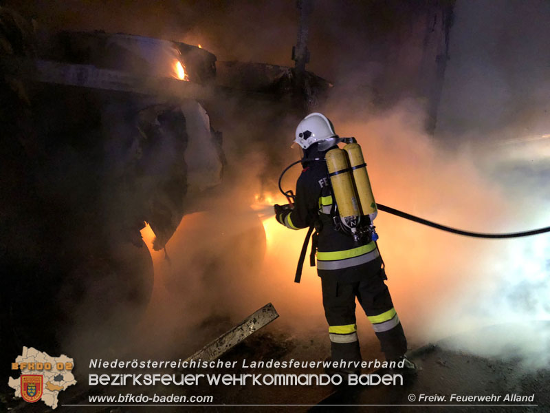 20211028 LKW Brand auf der A21 bei Hochstra   Foto:  Freiwillige Feuerwehr Alland