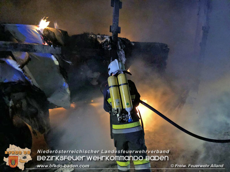 20211028 LKW Brand auf der A21 bei Hochstra   Foto:  Freiwillige Feuerwehr Alland