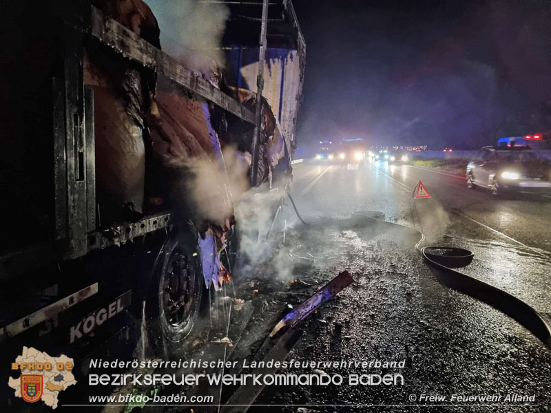 20211028 LKW Brand auf der A21 bei Hochstra   Foto:  Freiwillige Feuerwehr Alland