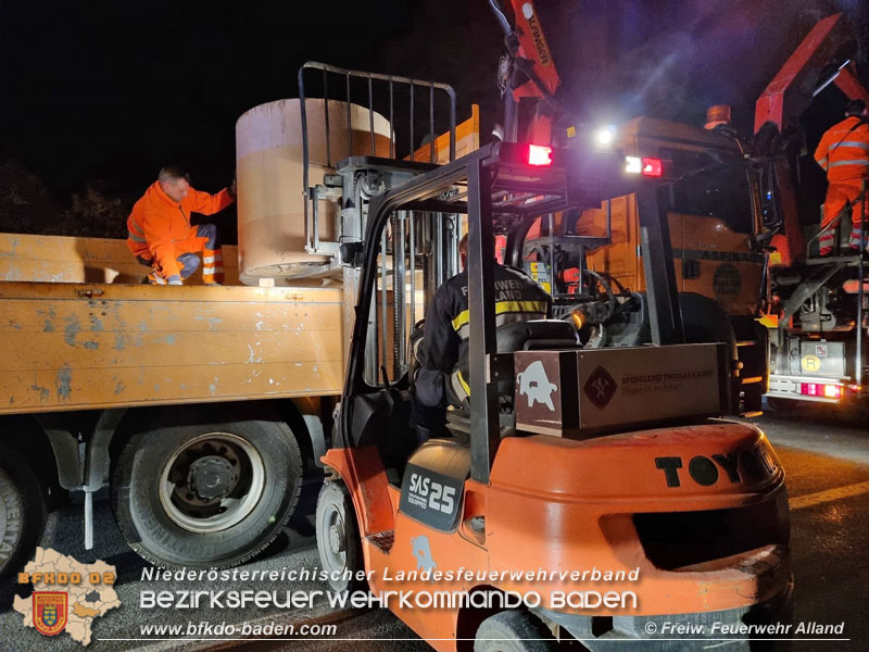 20211028 LKW Brand auf der A21 bei Hochstra   Foto:  Freiwillige Feuerwehr Alland