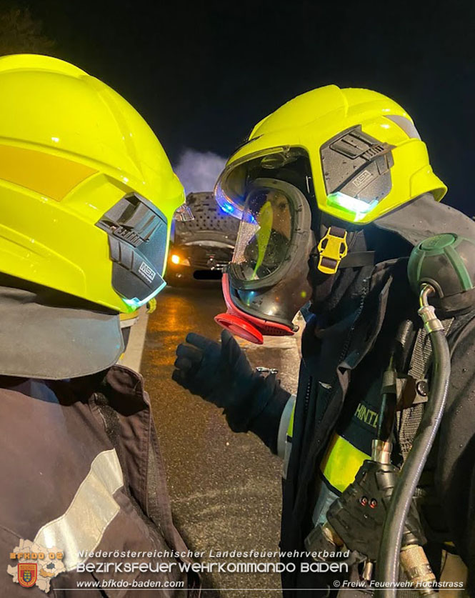 20211029 Fahrzeugbrand auf der A21 zwischen Hochstrass und Alland   Foto:  Freiwillige Feuerwehr Hochstrass