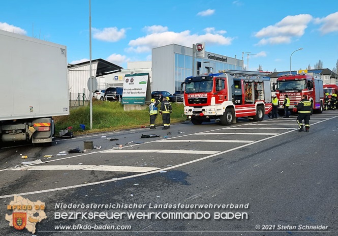 20211123 Lkw Unfall mit Dieselaustritt an der Bezirksgrenze Baden - Mödling Foto: Stefan Schneider BFKDO Baden 20211123 Lkw Unfall mit Dieselaustritt an der Bezirksgrenze Baden - Mödling Foto: Stefan Schneider BFKDO Baden