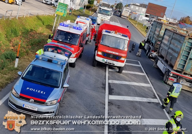 20211123 Lkw Unfall mit Dieselaustritt an der Bezirksgrenze Baden - Mdling  Foto: Stefan Schneider BFKDO Baden