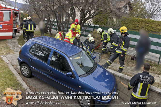 20211204 Person bei Garagenabfahrt in Traiskirchen eingeklemmt   Foto:  Stefan Schneider