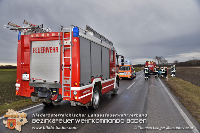 20211224 Feuerwehrmann als Ersthelfer nach Fahrzeugberschlag auf der B60 bei Unterwaltersdorf   Foto: Thomas Lenger Monatsrevue.at