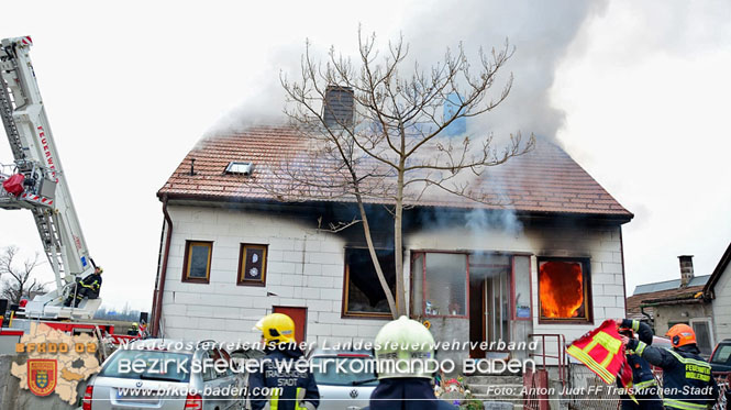 20211227 Wohnhausbrand in Traiskirchen Ortsteil Möllersdorf  Foto: Anton Judt FF Traiskirchen-Stadt