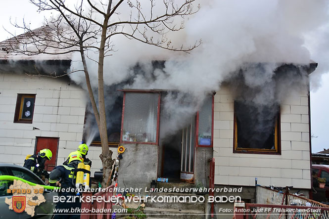 20211227 Wohnhausbrand in Traiskirchen Ortsteil Möllersdorf Foto: Anton Judt FF Traiskirchen-Stadt 20211227 Wohnhausbrand in Traiskirchen Ortsteil Möllersdorf Foto: Anton Judt FF Traiskirchen-Stadt