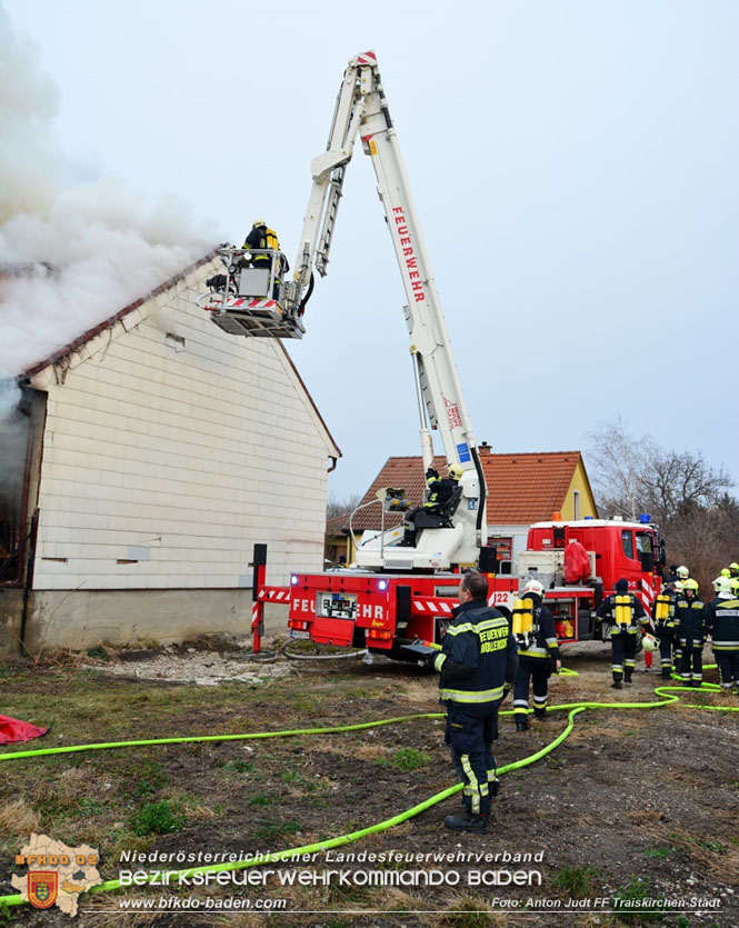 20211227 Wohnhausbrand in Traiskirchen Ortsteil Möllersdorf  Foto: Anton Judt FF Traiskirchen-Stadt