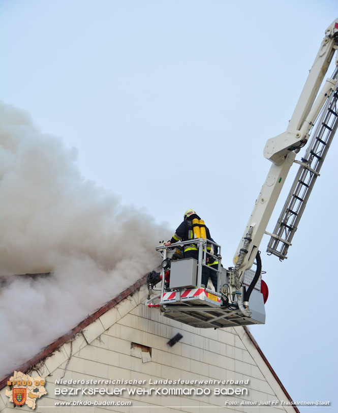 20211227 Wohnhausbrand in Traiskirchen Ortsteil Möllersdorf  Foto: Anton Judt FF Traiskirchen-Stadt