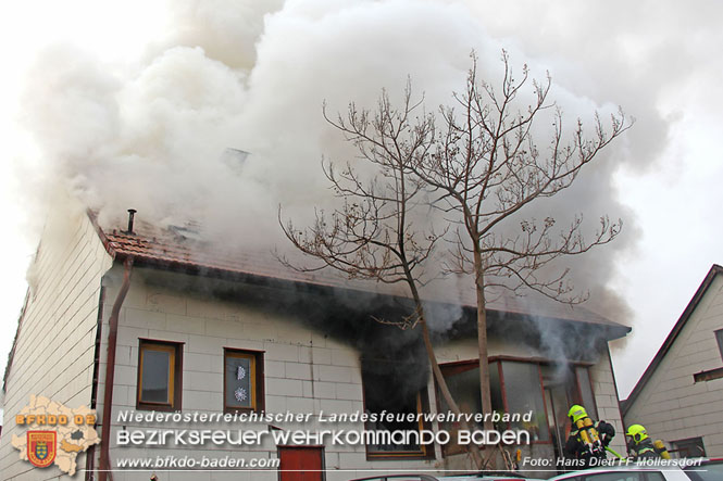 20211227 Wohnhausbrand in Traiskirchen Ortsteil Möllersdorf  Foto: Hans Dietl FF Möllersdorf