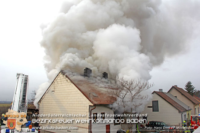 20211227 Wohnhausbrand in Traiskirchen Ortsteil Möllersdorf  Foto: Hans Dietl FF Möllersdorf