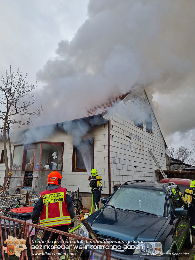 20211227 Wohnhausbrand in Traiskirchen Ortsteil Möllersdorf  Foto: Stefan Schneider BFKDO Baden