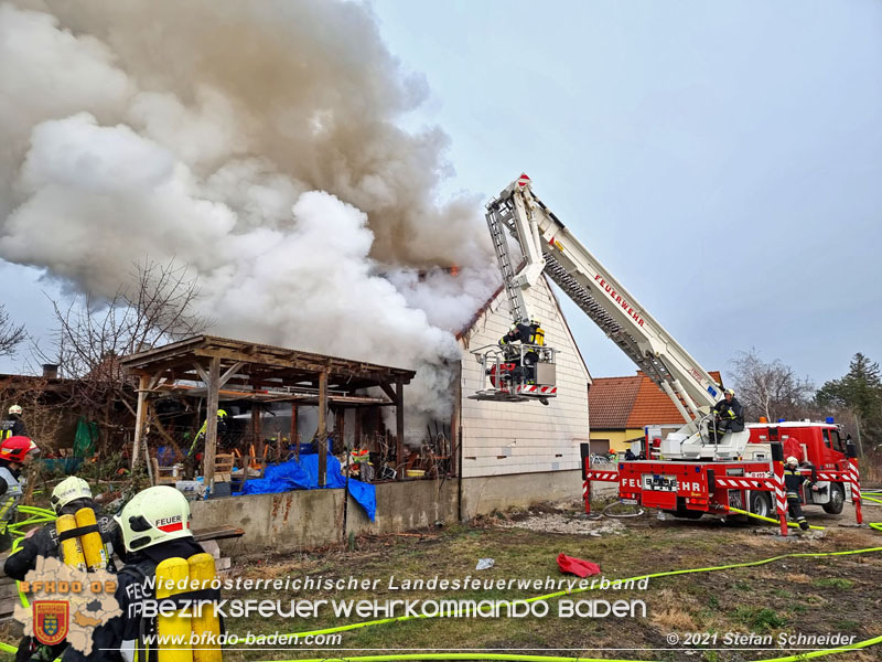 20211227 Wohnhausbrand in Traiskirchen Ortsteil Möllersdorf  Foto: Stefan Schneider BFKDO Baden