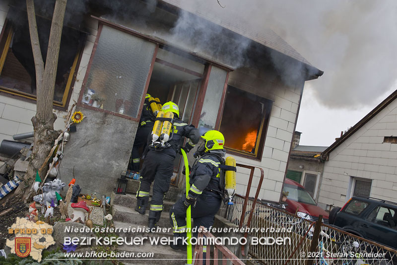 20211227 Wohnhausbrand in Traiskirchen Ortsteil Möllersdorf  Foto: Stefan Schneider BFKDO Baden