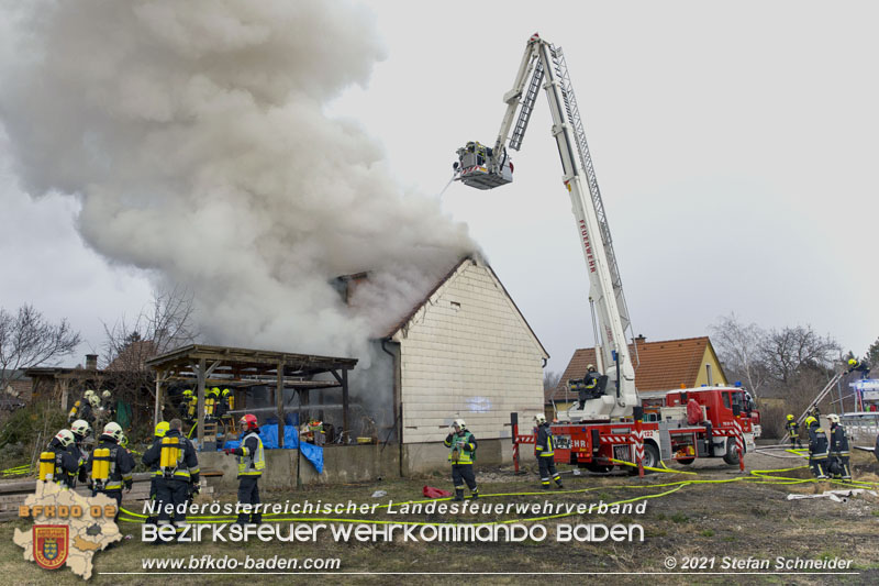 20211227 Wohnhausbrand in Traiskirchen Ortsteil Möllersdorf  Foto: Stefan Schneider BFKDO Baden