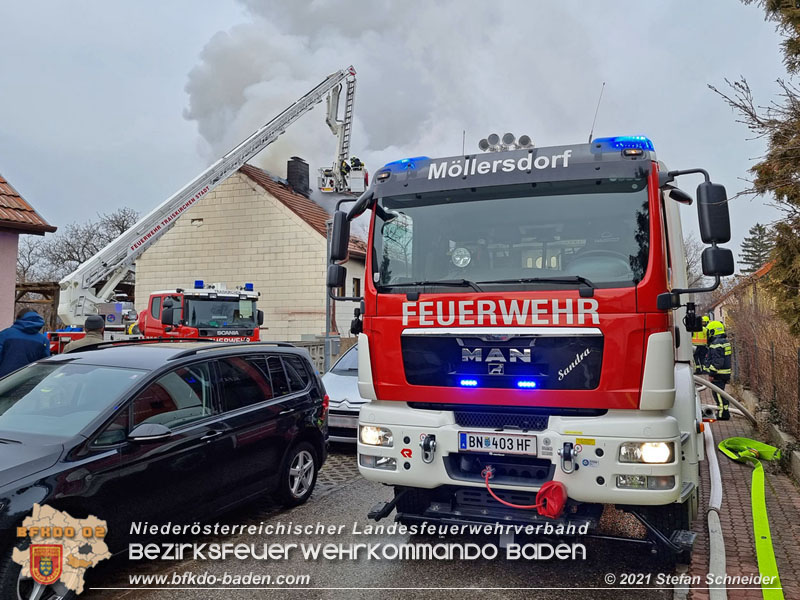 20211227 Wohnhausbrand in Traiskirchen Ortsteil Möllersdorf  Foto: Stefan Schneider BFKDO Baden