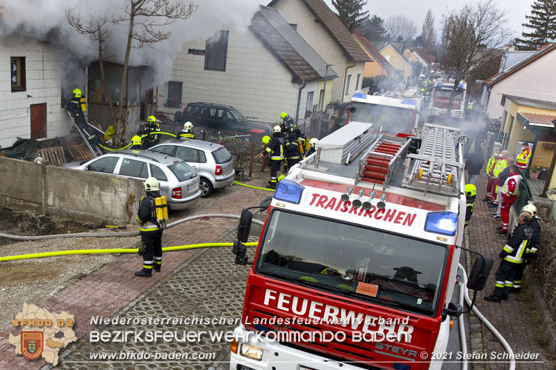 20211227 Wohnhausbrand in Traiskirchen Ortsteil Möllersdorf  Foto: Stefan Schneider BFKDO Baden